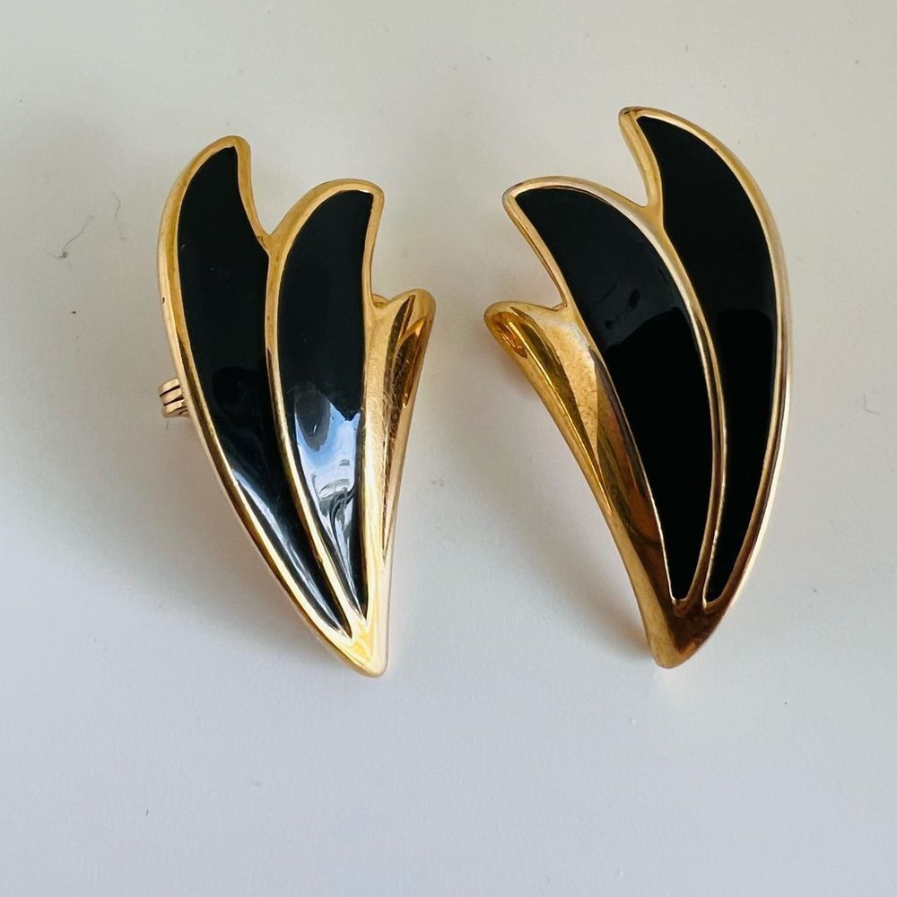 Monet Vintage Elegant Black and Gold Tone Clip On Earrings